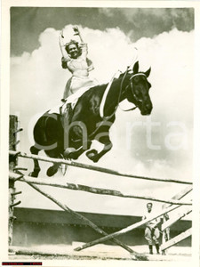 Fotografia d'epoca originale 1939 Dorothy HERBERT si allena con SATAN Circo BARNUM 1
