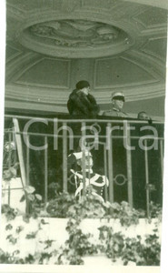 Fotografia d epoca originale 1933 ROMA IPPODROMO DELLE CAPANNELLE Vittorio Emanuele III assiste alla gara 1