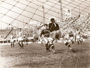 Fotografia d epoca originale 1954 BOLOGNA Calcio SAMPDORIABOLOGNA Un tiro in rete 1