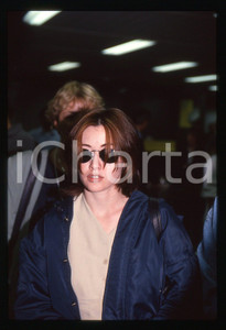 35mm vintage slide* 1995 ca COSTUME - Shannen DOHERTY paparazzata in aeroporto 4