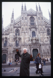 35mm vintage slide* 1992 MILANO Gino BRAMIERI in Piazza Duomo - Ritratto attore