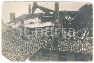 Fotografia d epoca originale 1918 WW1 ITALIA ZONA DI GUERRA Aereo nemico abbattuto su casa Foto DANNEGGIATA 3 1