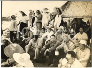 1958 PECHINO (CHINA) Zhou ENLAI tra i minatori per la Giornata del Lavoratore