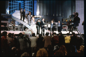 35mm vintage slide* 1985 ca ITALIA - MUSICA, Gigliola CINQUETTI Ritratto (183)  Diapositiva d'epoca, in formato 35 mm.CONDIZIONI: GOODE' severamente vietata la riproduzione. Tutti i diritti sono riservati.Nella diapositiva ICharta mette in vendita, sul negozio eBay e in esclusiva sul sito "icharta" il proprio archivio composto da numerose diapositive e negativi fotografici d'epoca, tutti originali e autentici, che attraversano la storia del costume italiano tra gli la fine degli anni Sessanta e Novanta.Si tratta di uno sguardo inedito sull'attualit&agrave;, la politica, la vita quotidiana, il gossip e la cultura, che fotografa il cambiamento della nazione in quest'ultimo scorcio del XX secolo. Un'occasione unica per il mercato del collezionismo, che vede finalmente disponibile un archivio eccezionale per vastit&agrave;, tematiche e condizioni, in un settore (il negativo fotografico e la diapositiva) di assoluta novit&agrave; e dalle interessanti prospettive di investimento. GOOD/buono   originale e autentica 1