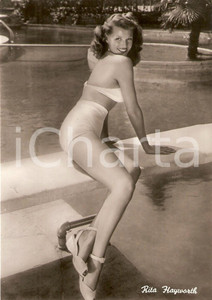 Cartolina originale da collezione 1955 ca CINEMA Actress Rita HAYWORTH on the diving board Cartolina FG NV 1