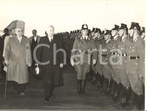 1953 BERLIN President Theodor HEUSS and Lord Mayor REUTER with the police units