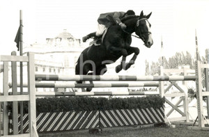 Fotografia d epoca originale 1960 CASTELLO DI STUPINIGI Concorso Ippico  Graziano MANCINELLI e Red Rock 1