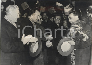 Fotografia d epoca originale 1963 PRAHA Leonid BREZHENEV segretario del PCUS accolto dalle autoritÃ  locali 1