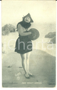 Cartolina originale da collezione 1930 ca MACK SENNETT COMEDIES Woman on the beach in fur muff  *Card 1