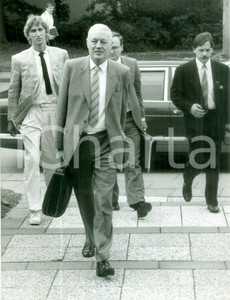Fotografia d epoca originale 1983 BONN DE Ministro Gerhard STOLTENBERG al Sichereitsbeamt Fotografia 1