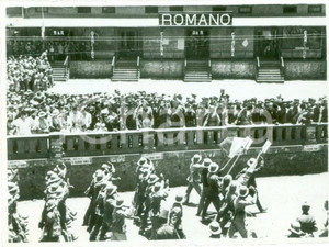 1937 ADDIS ABEBA AOI Lavoratori sfilano per XXI APRILE davanti a Vicerè GRAZIANI