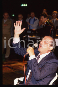 35mm vintage slide* 1989 MILANO Domenico MODUGNO canta ad un comizio del PSDI 56
