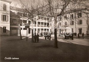 Cartolina originale da collezione 1950 ca ROMAGNANO SESIA (NO) COLLEGIO CONVITTO CURIONI Cortile Interno (1) 1