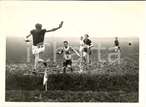 Fotografia d'epoca originale 1936 MILANO Vittoria di OLIVA a corsa campestre dei GUF 1