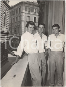 Fotografia d epoca originale 1956 MILANO CALCIO Raduno MILAN  Francesco ZAGATTI Luigi ZANNIER Alfio FONTANA 1