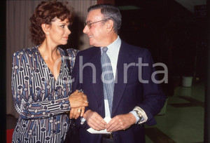 35mm vintage slide* 1990 SAINT-VINCENT Lea MASSARI Franco BRUSATI Grolla d'oro 1  Diapositiva d'epoca, in formato 35 mm. Nella diapositiva compaiono Lea Massari e Franco Brusati, componenti della giuria del premio Grolla d'oro per il 1990.CONDIZIONI: GOOD Tutti i diritti riservati.E' severamente vietata la riproduzione. ICharta mette in vendita, sul negozio eBay e in esclusiva sul sito "icharta" il proprio archivio composto da numerose diapositive e negativi fotografici d'epoca, tutti originali e autentici, che attraversano la storia del costume italiano tra gli la fine degli anni Sessanta e Novanta.Si tratta di uno sguardo inedito sull'attualit&agrave;, la politica, la vita quotidiana, il gossip e la cultura, che fotografa il cambiamento della nazione in quest'ultimo scorcio del XX secolo. Un'occasione unica per il mercato del collezionismo, che vede finalmente disponibile un archivio eccezionale per vastit&agrave;, tematiche e condizioni, in un settore (il negativo fotografico e la diapositiva) di assoluta novit&agrave; e dalle interessanti prospettive di investimento.  originale e autentica 1