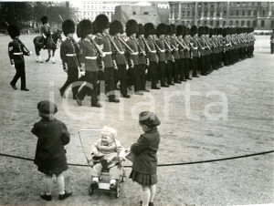 1958 LONDON Guard mounting ceremony on the Horse Guards Parade - Photo