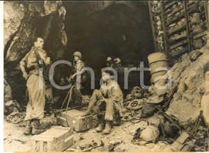 1953 GUERRA VIETNAM LANG SON Soldati francesi trovano un deposito di armi *Foto