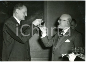 1955 TORINO Brindisi tra l'ambasciatore Manlio BROSIO e il sindaco Amedeo PEYRON