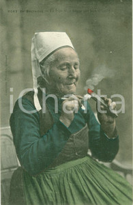 Cartolina originale da collezione 1910 ca BRETAGNA Costumi fumatori La pipe n est bonne que bien allumÃ©e FP NV 1