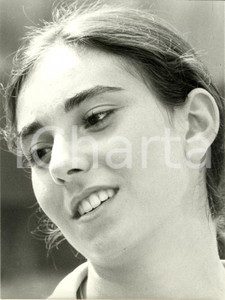 Fotografia d epoca originale 1980 ca TENNIS Campionessa Emanuela ZONI mentre studia Foto 18 x 24 cm 1