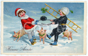 1936 BONNE ANNEE Children playing with lucky pigs - Vintage postcard  Cartolina postale d'epoca, viaggiata.CONDIZIONI: F (lieve segno di matita al recto; piegatura al lato destro)FORMATO: FP    originale e autentica 1