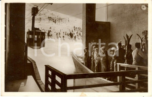Cartolina originale da collezione 1933 COLLE DEL SESTRIERE TO Sciatori in attesa della funivia per Monte SISES 1