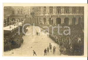 Fotografia d epoca originale 1930 ca GENOVA Piazza DE FERRARI Palazzo Borsa  Cerimonia militare Foto FP NV 1