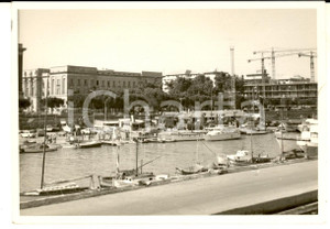 Fotografia d epoca originale 1960 ca PESCARA Veduta del Porto CANALE con barche Foto VINTAGE 15x11 cm 1
