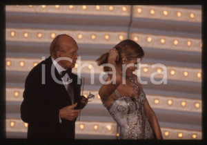 Fotografia d epoca originale 1998 Festival di SANREMO Eva HERZIGOVA Raimondo VIANELLO 35mm vintage slide 15 1