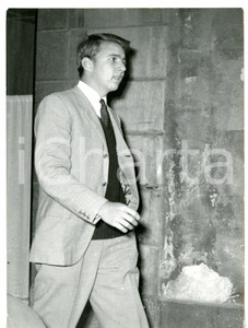 1958 NAPOLI Ritratto del principe Maurizio D'ASSIA *Foto 13x18 cm Fotografia d'epoca con didascalia coeva al verso. CONDIZIONI: G (ma minima piegatura all'angolo inferiore sinistro)FORMATO: 13x18 cm     originale e autentica 1