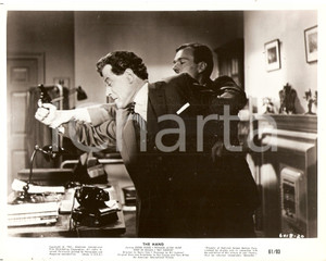 Fotografia d epoca originale 1960 THE HAND Movie by Henry CASS Cop disarms murderer Foto 25x20 cm 1