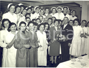 1956 NOVI LIGURE Tonina TORRIELLI tra le colleghe della fabbrica di cioccolato