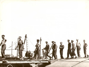 Fotografia d'epoca originale 1950 ca ITALIA Operai al lavoro in un cantiere portuale *Foto ARTISTICA 24x16 1