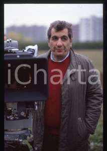 35mm vintage slide* 1990 ca MILANO Il regista Salvatore NOCITA sul set (1)