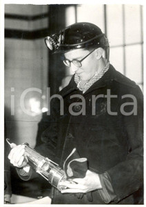 Fotografia d epoca originale 1960 ca GENK B Re BALDOVINO durante la visita alla miniera di WATERSCHEI 1