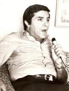 Fotografia d epoca originale 1975 circa CINEMA Aldo GIUFFRE  durante intervista Fotografia 1