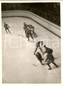 Fotografia d'epoca originale 1935 MILANO Hockey ghiaccio DIAVOLI ROSSONERI vs VIENER 1