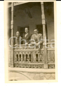 Fotografia d epoca originale 1930 TARVISIO UD Ritratto di tre amici al balcone Foto VINTAGE 7x11 cm 1