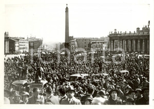 Fotografia d epoca originale 1939 ROMA Fedeli e operatori Istituto LUCE attendono prima fumata del CONCLAVE 1