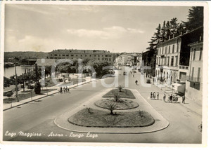 Cartolina originale da collezione 1954 ARONA (NO) Passeggiata lungo il Lago MAGGIORE *Cartolina FG VG 1