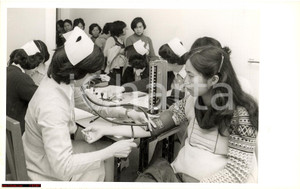 Fotografia d'epoca originale 1965 Hong Kong Jockey Wan-Kwai Chung Plyclinic New Terr 1