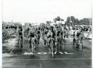 1965 CICLISMO GIRO D'ITALIA - SIRACUSA Raffaele MARCOLI taglia il traguardo 