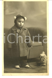 Fotografia d epoca originale 1930 ca MELZO MI Ritratto di bambino con barboncino Foto A. VITALI FP NV 1