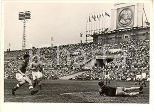 Fotografia d epoca originale 1950 ca MOSCA Calcio VarsaviaMosca allo stadio DYNAMO 1