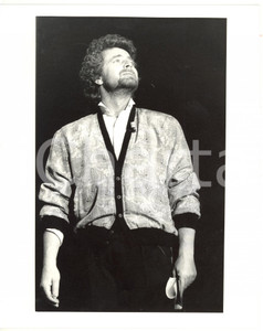 Fotografia d epoca originale 1985 ca  TEATRO Beppe GRILLO si esibisce sul palco 7 Foto 1