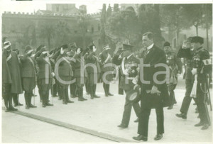 Fotografia d epoca originale 1935 ca ROMA Ministro finlandese rende omaggio al MILITE IGNOTO Fotografia 1