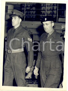 1955 LONDON Arrival of Sgt. Frederick EMMETT-DUNNE charged with murder  *Photo