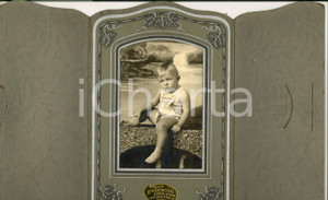 Fotografia d epoca originale 1920 ca NEW YORK BRONX Portrait of a little boy Photo ROSEWOOD 15x23 1