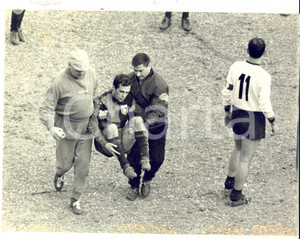 Fotografia d epoca originale 1965 CALCIO SERIE A INTERGENOA 41 Infortunio di Elio VANARA Fotografia 24x18 1